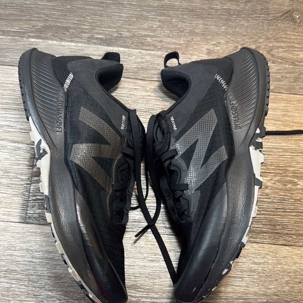 New Balance Men's Black athletic shoes size 10 (b236) - Picture 2 of 8